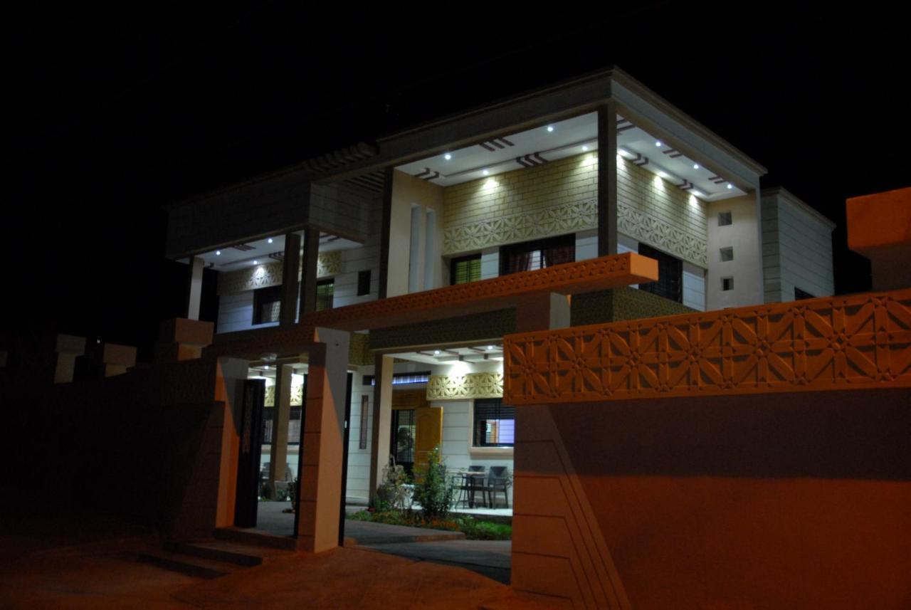 Moonrise Villa Vip มิเดลท์ ภายนอก รูปภาพ