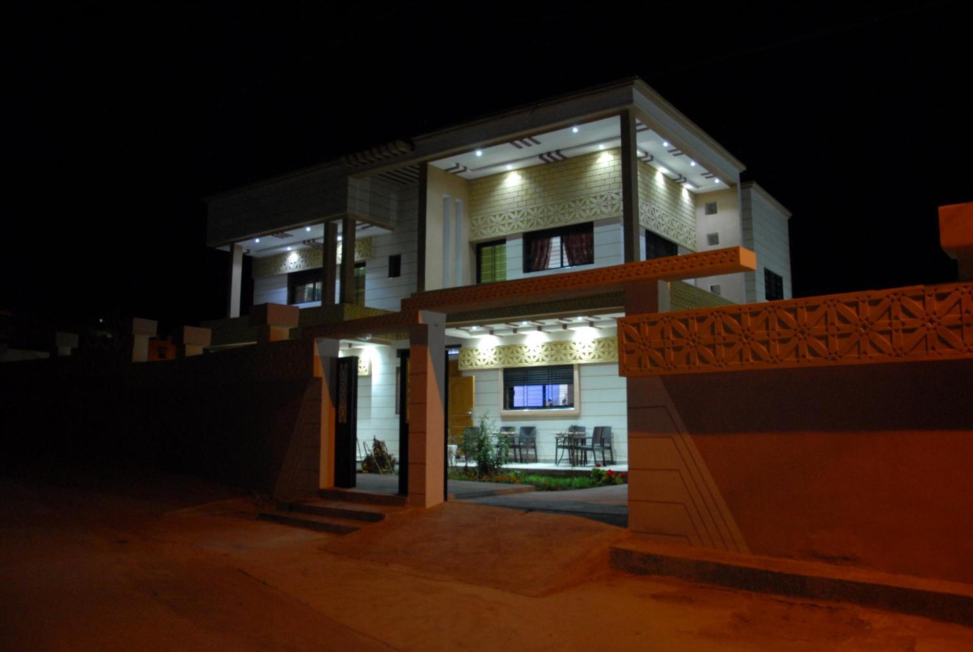 Moonrise Villa Vip มิเดลท์ ภายนอก รูปภาพ